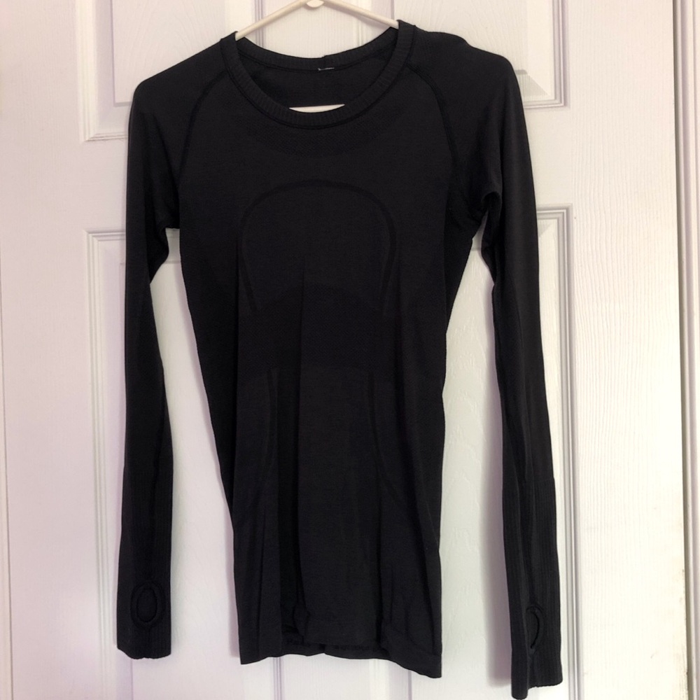 Lululemon Swiftly Tech in Black Size 6